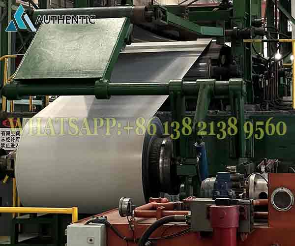 Mesin produksi otomatis berteknologi tinggi di pabrik Supplier Galvalume Indonesia untuk menjamin presisi produk.
