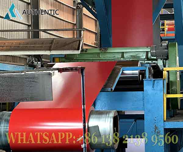 Proses forming atap menggunakan Coil Baja Berwarna kami yang memiliki daya rekat cat luar biasa, tidak mudah terkelupas atau retak saat dibending.