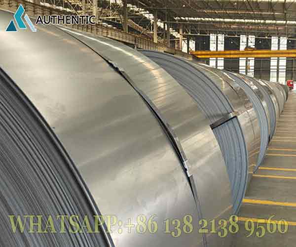 Detail permukaan Gulungan Baja Dingin yang halus dan presisi, diproduksi dengan standar lingkungan untuk kebutuhan manufaktur industri.