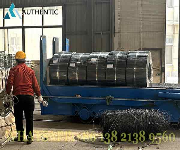 Proses pengemasan khusus anti-karat untuk Jual Cold Rolled Coil kami guna memastikan kualitas tetap prima selama pengiriman laut ke Indonesia.