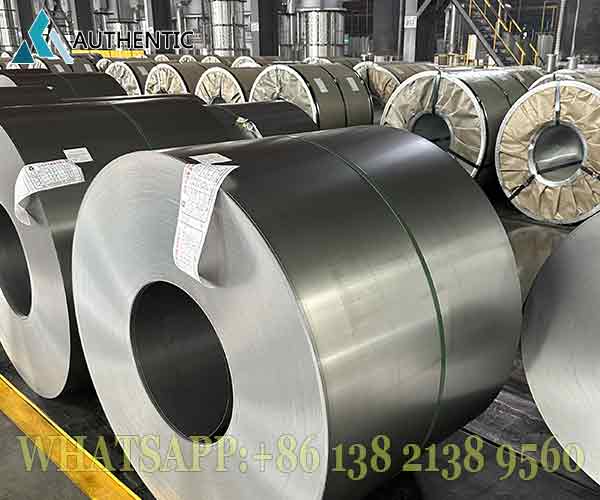 Detail permukaan Coil Besi CRC yang halus dan presisi, diproduksi dengan kontrol kualitas ketat untuk aplikasi industri manufaktur.