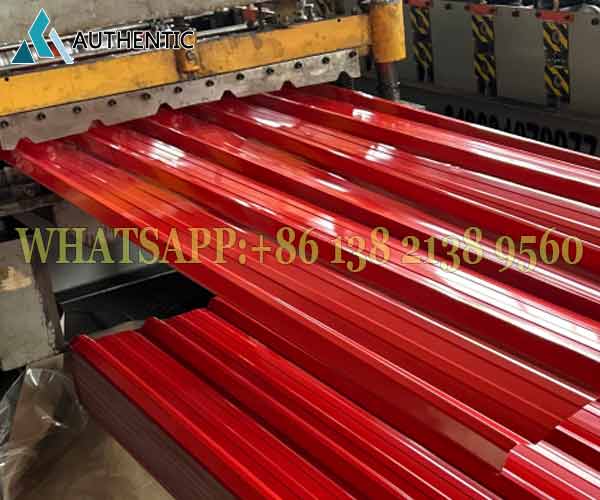 Detail tekstur dan pengecekan ketebalan pada ukuran atap galvalum kami untuk menjamin ketahanan korosi maksimal di lingkungan tropis.