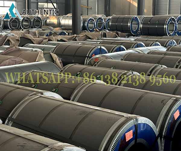 Ketersediaan stok bahan baku Master Coil untuk berbagai pilihan ukuran atap galvalum di gudang Authentic Steel, menjamin stabilitas pasokan untuk proyek besar di Indonesia.