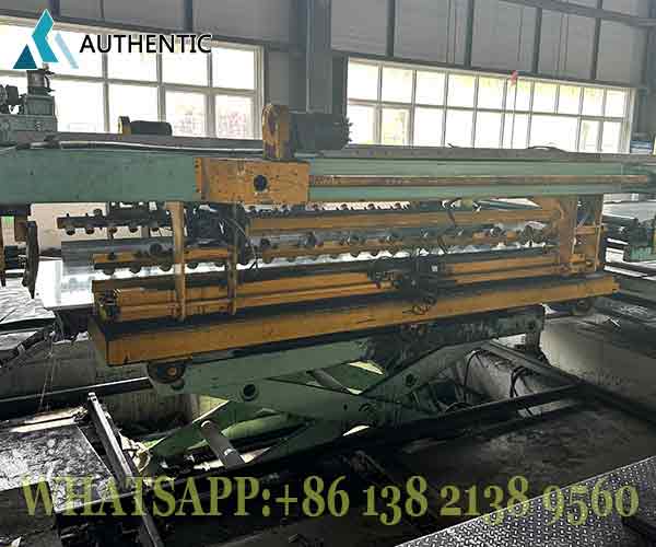 Fasilitas mesin potong kami yang mampu menyesuaikan ukuran galvalum atap secara fleksibel untuk memenuhi permintaan spesifikasi khusus dari kontraktor Indonesia.