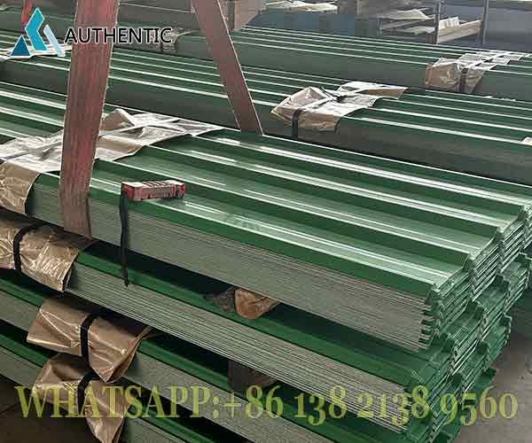 Standar packing ekspor kayu yang kokoh untuk menjaga penawaran harga galvalum pasir 4 meter tetap aman tanpa tergores sampai di Indonesia.
