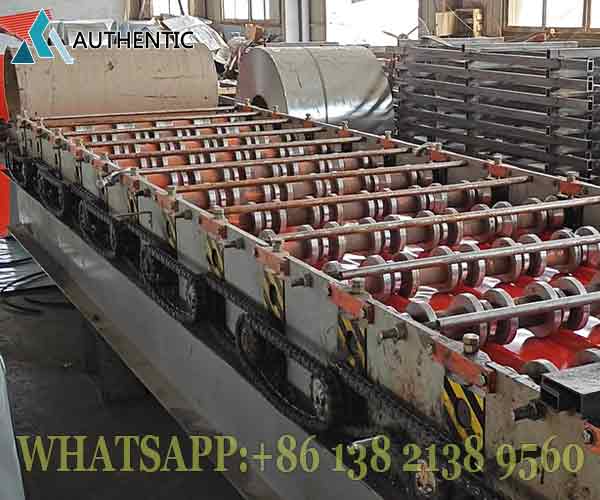 Proses roll forming menggunakan mesin canggih untuk memproduksi berbagai jenis atap galvalum dengan potongan presisi standar SNI.